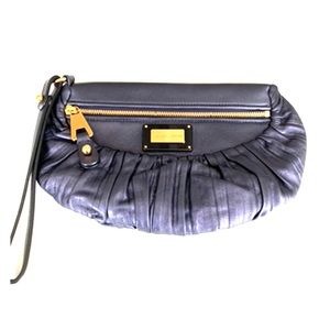 NEW ⬇️ 💲- PERFECT authentic Emporio Armani clutch